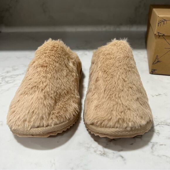 New Indigo Rd Tan Slip On Slippers Women's size 5 - Picture 5 of 5